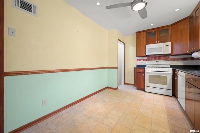 806 N SWORDS Avenue, West Peoria, IL 61604