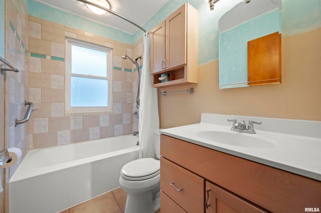 806 N SWORDS Avenue, West Peoria, IL 61604