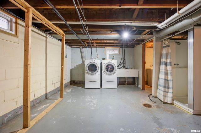 806 N SWORDS Avenue, West Peoria, IL 61604