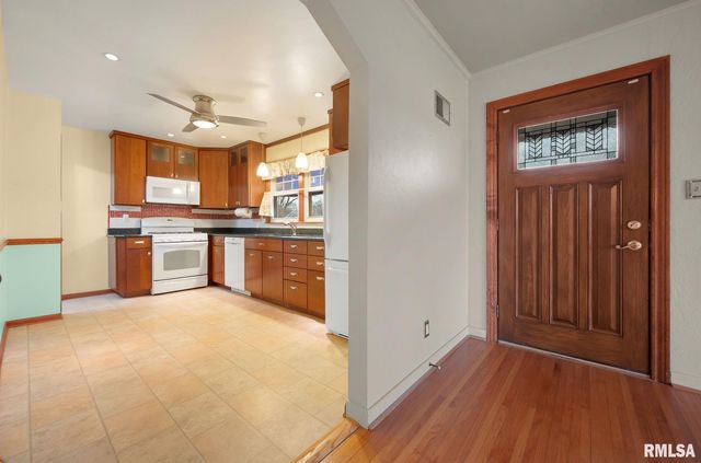 806 N SWORDS Avenue, West Peoria, IL 61604