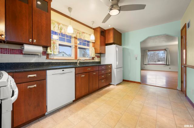 806 N SWORDS Avenue, West Peoria, IL 61604