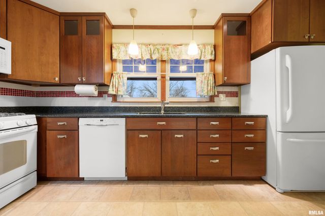 806 N SWORDS Avenue, West Peoria, IL 61604