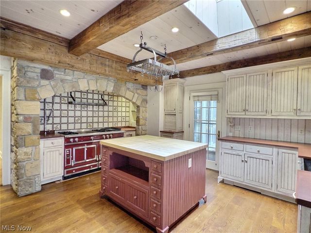 2710 Chesterton Road, Shaker Heights, OH 44122