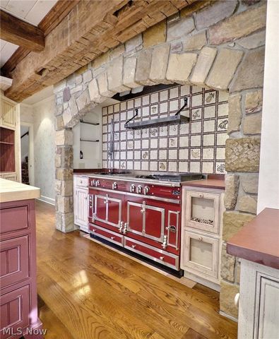 2710 Chesterton Road, Shaker Heights, OH 44122