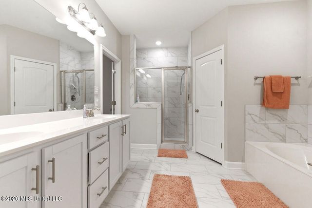 9115 S Lakeside Circle, Walls, MS 38680