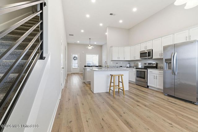 9115 S Lakeside Circle, Walls, MS 38680