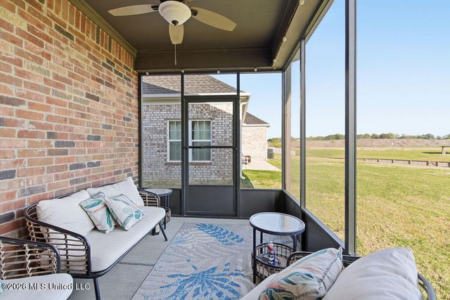 9115 S Lakeside Circle, Walls, MS 38680