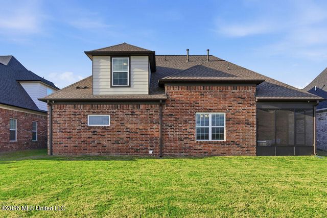 9115 S Lakeside Circle, Walls, MS 38680
