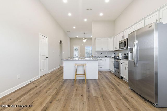 9115 S Lakeside Circle, Walls, MS 38680