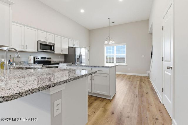 9115 S Lakeside Circle, Walls, MS 38680