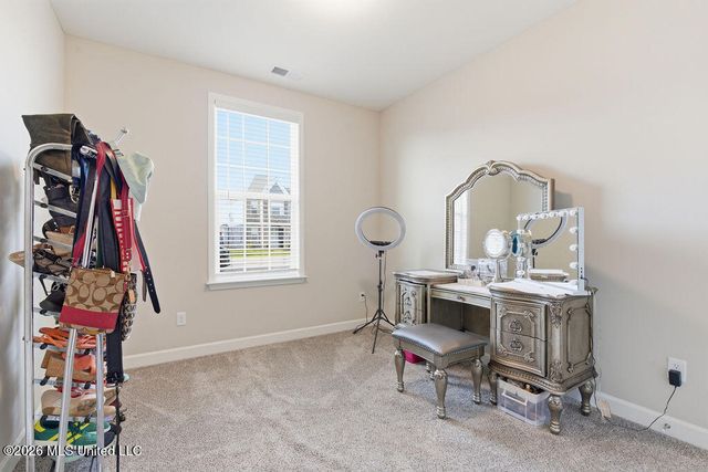 9115 S Lakeside Circle, Walls, MS 38680