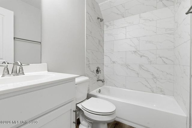 9115 S Lakeside Circle, Walls, MS 38680