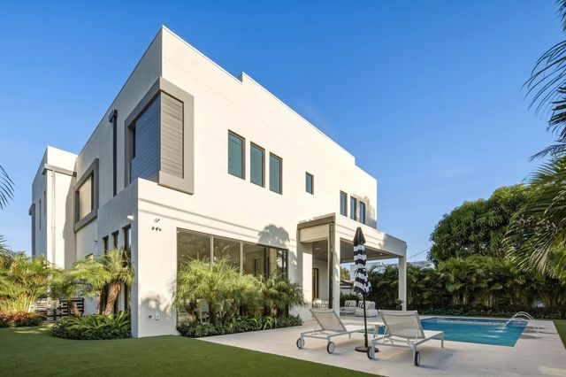 399 NE Spanish Court, Boca Raton, FL 33432