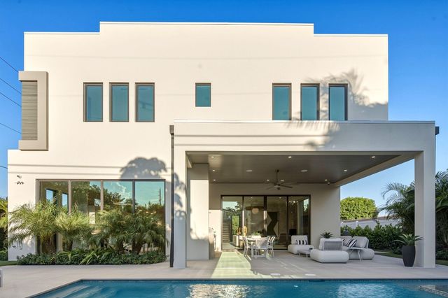 399 NE Spanish Court, Boca Raton, FL 33432