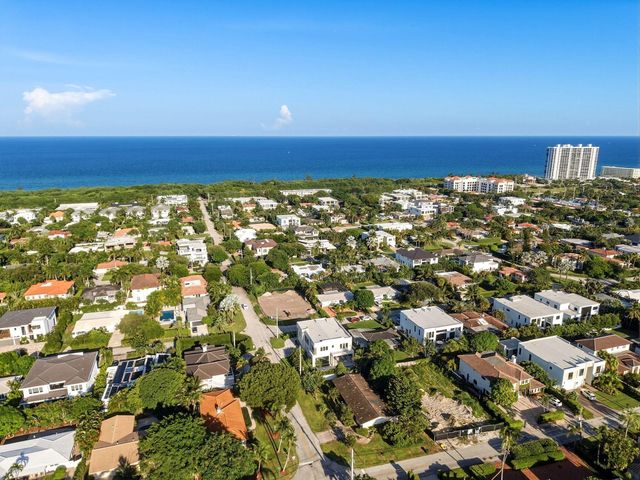 399 NE Spanish Court, Boca Raton, FL 33432