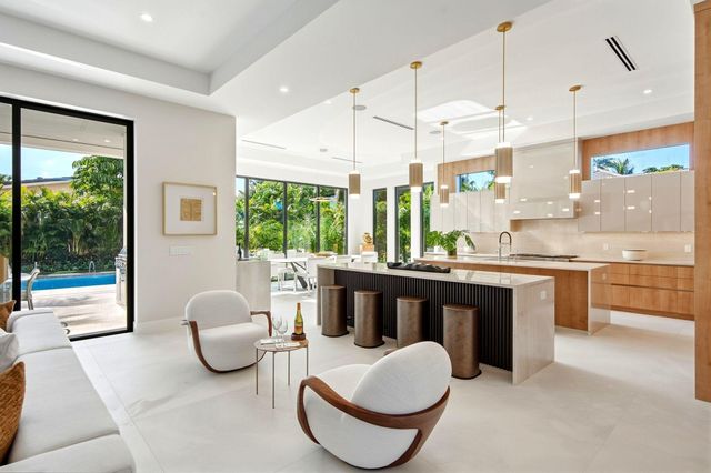 399 NE Spanish Court, Boca Raton, FL 33432