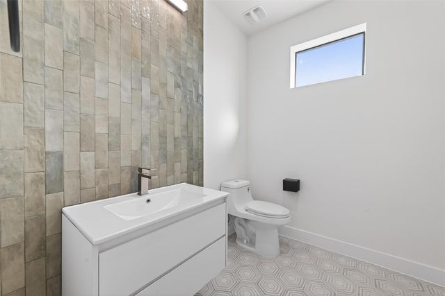 9022 Ferdinand Street, Houston, TX 77051