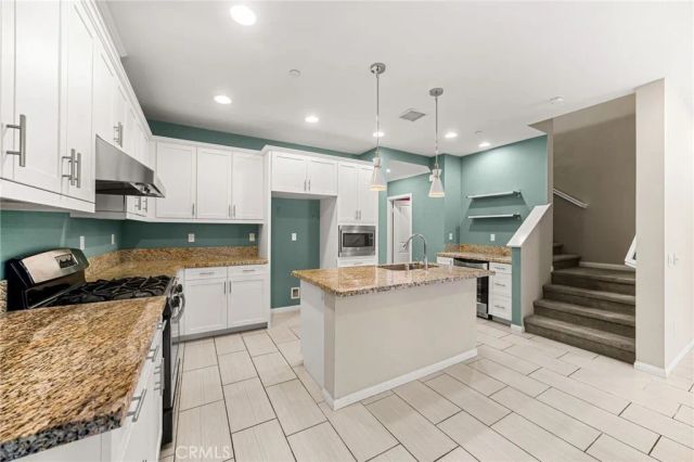 118 Stonebridge, West Covina, CA 91791