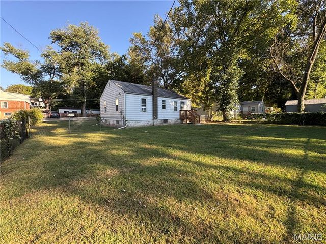 8 Oakwood Avenue, Webster Groves, MO 63119