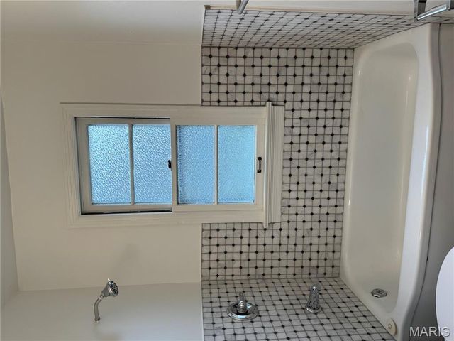 8 Oakwood Avenue, Webster Groves, MO 63119