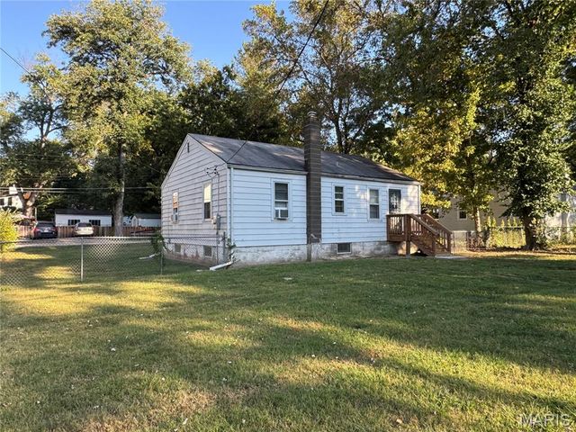 8 Oakwood Avenue, Webster Groves, MO 63119