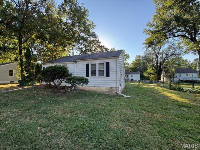 8 Oakwood Avenue, Webster Groves, MO 63119