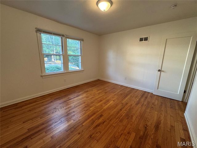 8 Oakwood Avenue, Webster Groves, MO 63119