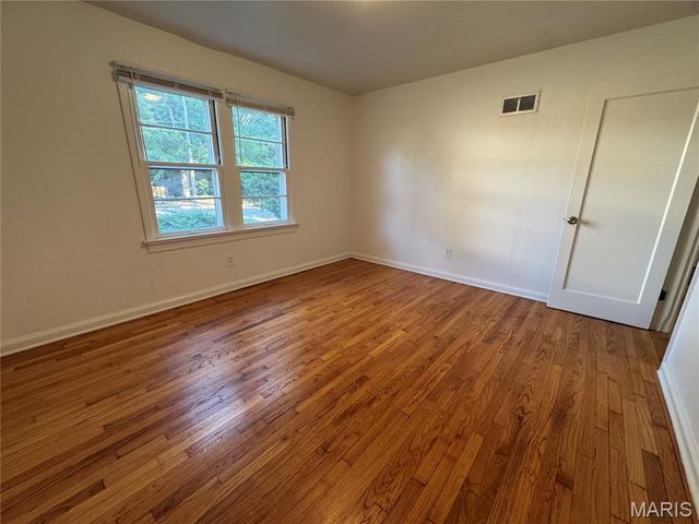 8 Oakwood Avenue, Webster Groves, MO 63119