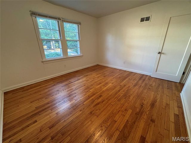 8 Oakwood Avenue, Webster Groves, MO 63119