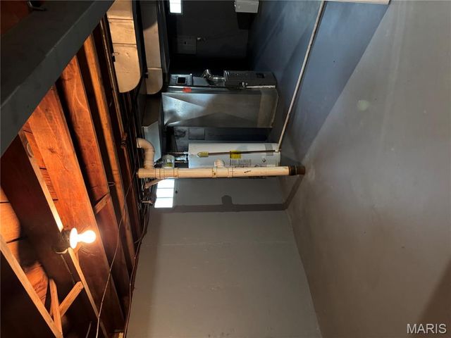 8 Oakwood Avenue, Webster Groves, MO 63119