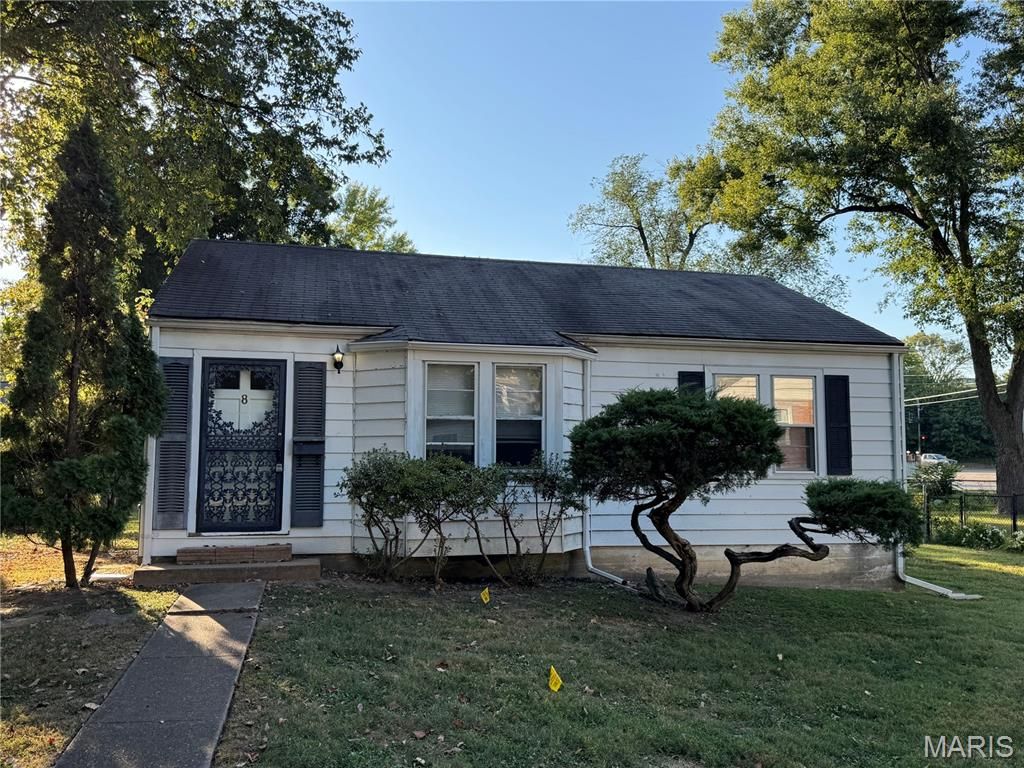 8 Oakwood Avenue, Webster Groves, MO 63119
