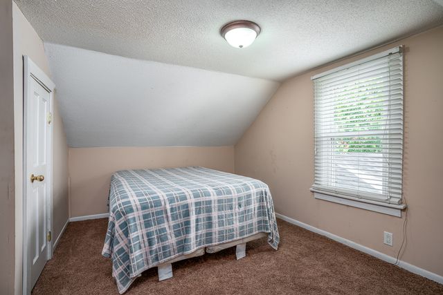 906 W 14th Street, Davenport, IA 52804