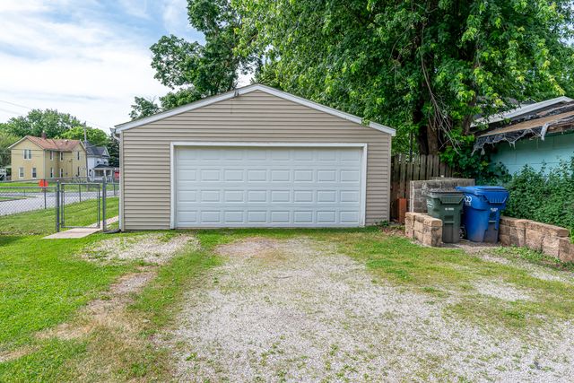 906 W 14th Street, Davenport, IA 52804