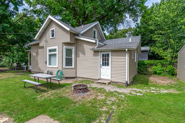906 W 14th Street, Davenport, IA 52804