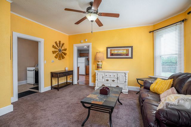 906 W 14th Street, Davenport, IA 52804
