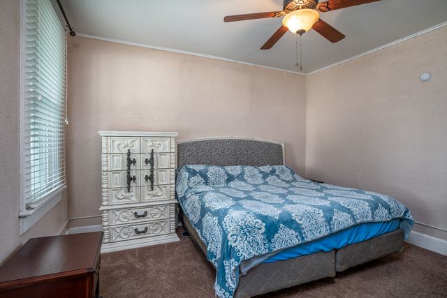 906 W 14th Street, Davenport, IA 52804