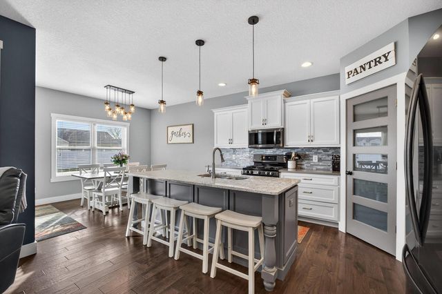 339 Hillside Drive, Eldridge, IA 52748