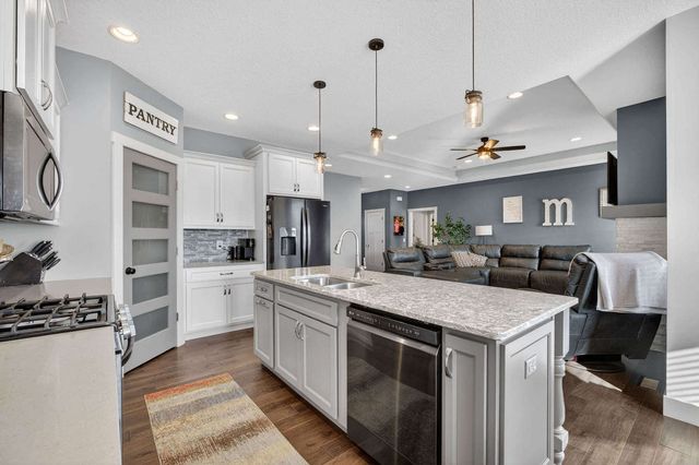 339 Hillside Drive, Eldridge, IA 52748