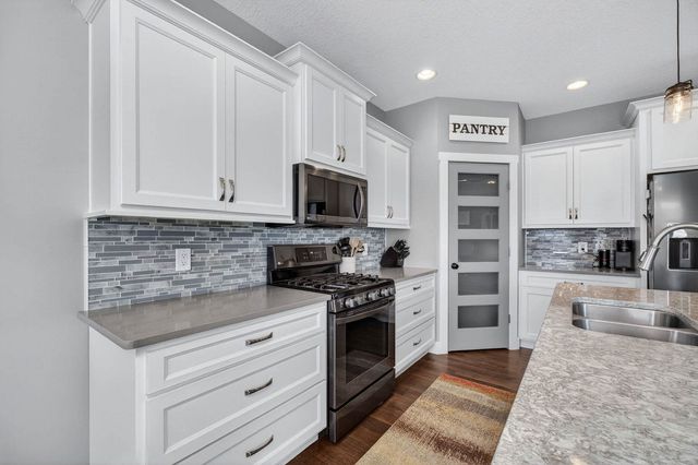 339 Hillside Drive, Eldridge, IA 52748