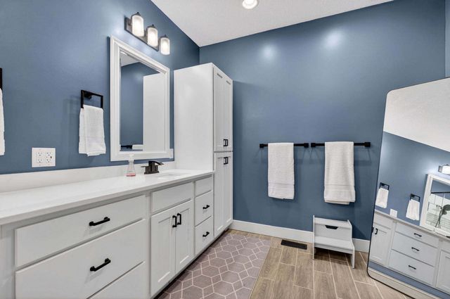 339 Hillside Drive, Eldridge, IA 52748