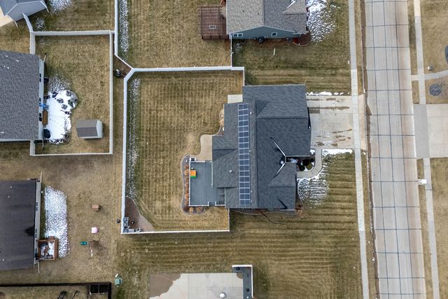 339 Hillside Drive, Eldridge, IA 52748