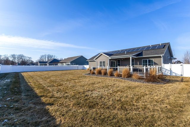 339 Hillside Drive, Eldridge, IA 52748