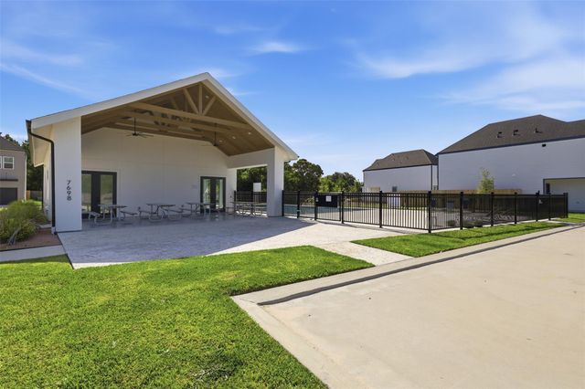 7720 Inwood Grove Lane, Houston, TX 77088