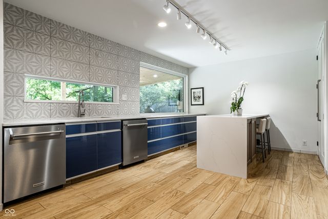 8111 N Meridian Street, Indianapolis, IN 46260