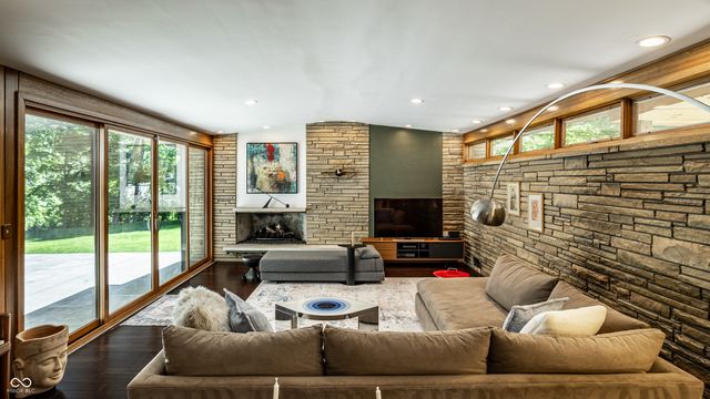 8111 N Meridian Street, Indianapolis, IN 46260