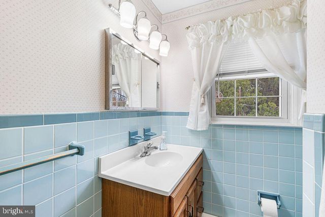 2721 FAWKES DR, Wilmington, DE 19808