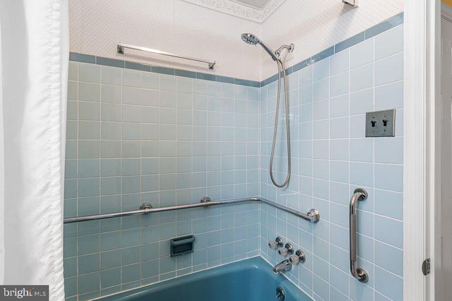 2721 FAWKES DR, Wilmington, DE 19808