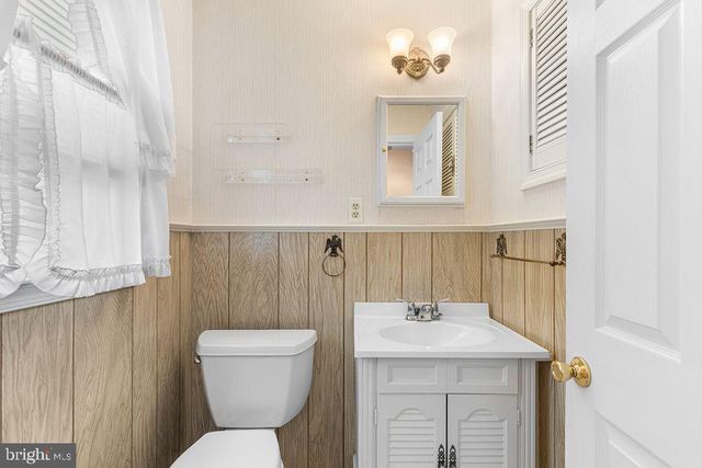 2721 FAWKES DR, Wilmington, DE 19808