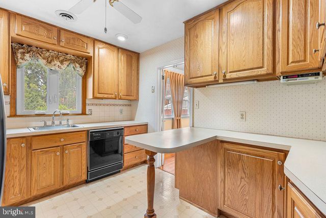 2721 FAWKES DR, Wilmington, DE 19808