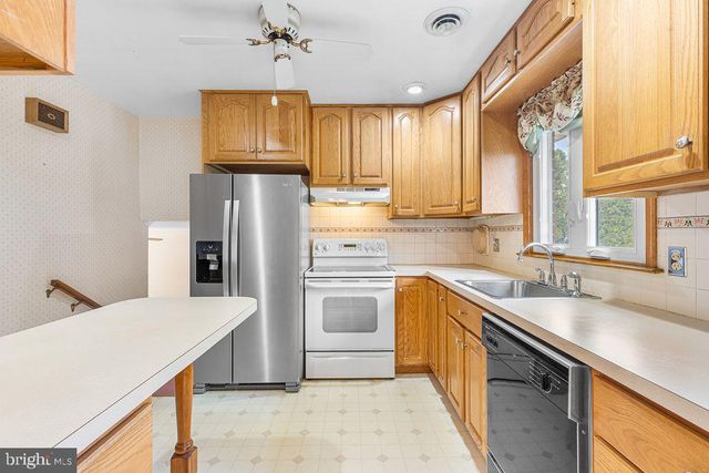 2721 FAWKES DR, Wilmington, DE 19808